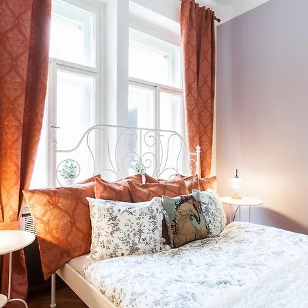 My Mucha's Old Gallery Apartment Prague