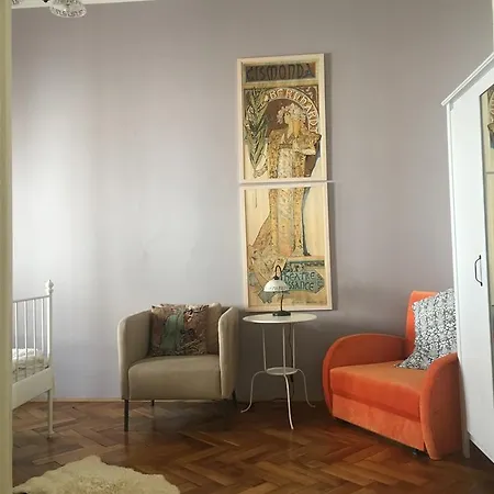My Mucha's Old Gallery Apartment *